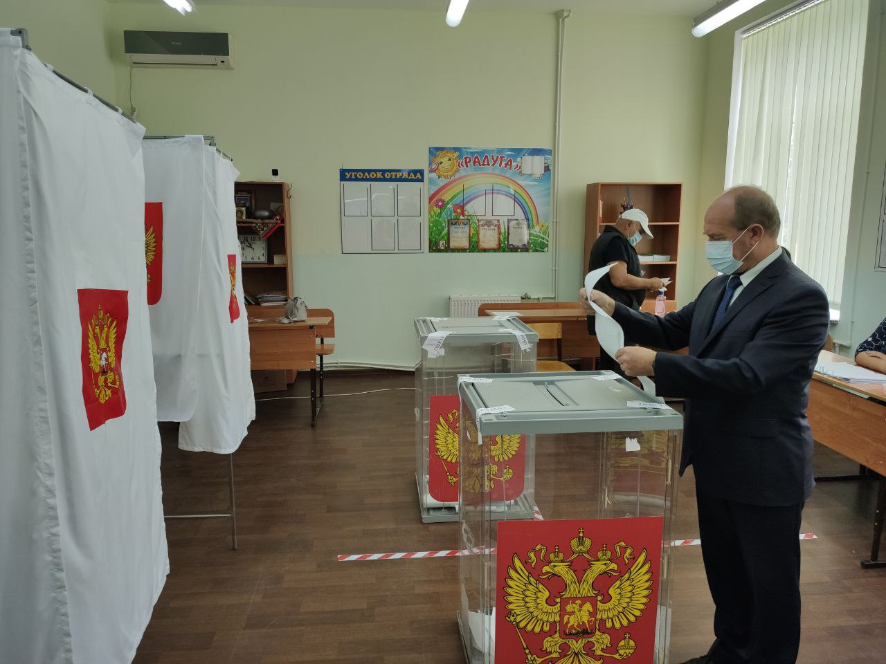 На 10:00 в основной день выборов явка в Краснодарском крае составила 45,31%.