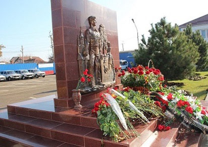 На территории Динского РОВД открыли памятник