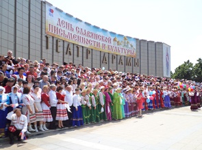 Творческие коллективы Динского района выступили в составе народного хора