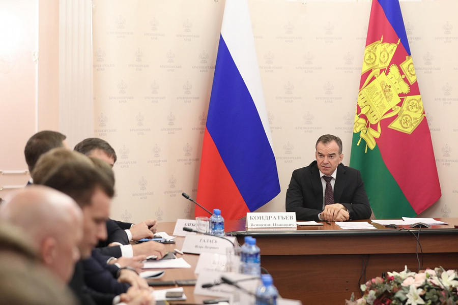 На Кубани ограничены мероприятия с участием свыше 100 человек.