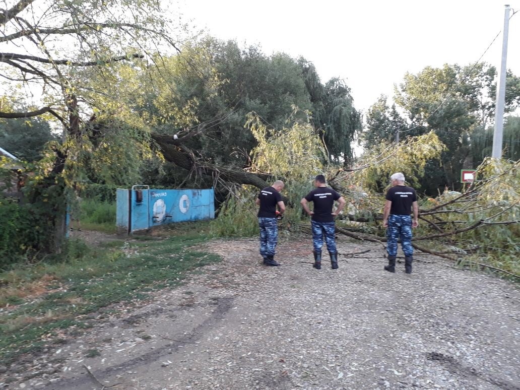 Непогода принесла неприятности жителям станицы Старомышастовской