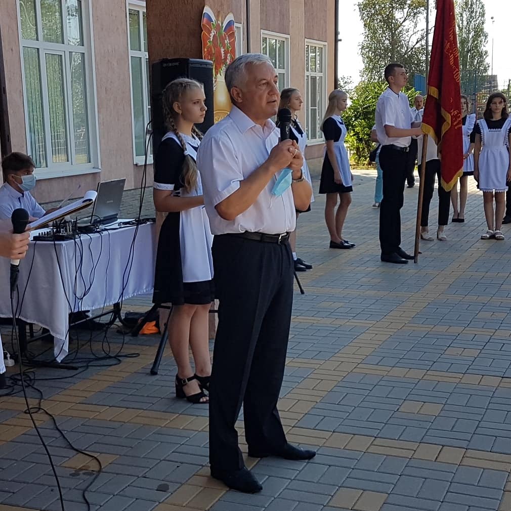 65 первоклассников приняла 37 школа станицы Старомышастовской.