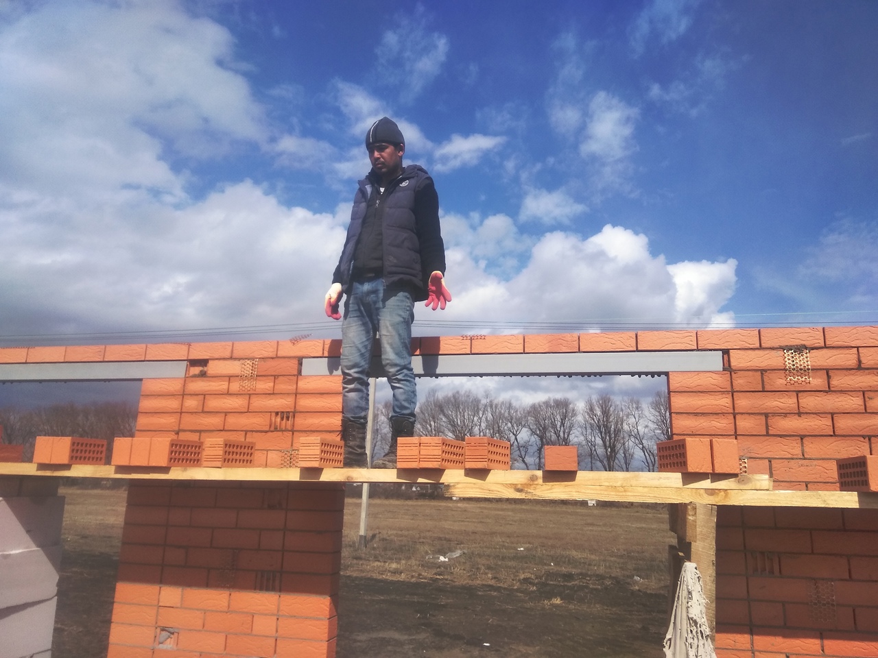 Иностранный гражданин нелегально работал на территории Южно-Кубанского сельского поселения.
